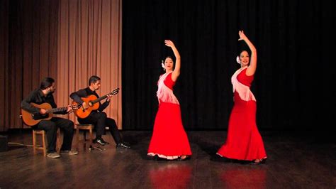 Entre dos aguas; một bản flamenco đầy mê hoặc với giai điệu sorrowful và nhịp điệu rộn ràng